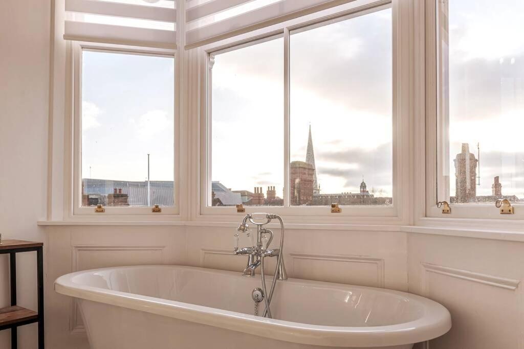 Luxury Apartment Rowntree House Across From The Shambles York Esterno foto